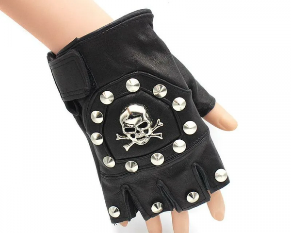 Перчатки байкерские без пальцев с заклепками и черепом