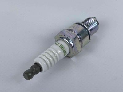 Свеча NGK BR9EYA (7548) для снегохода Arctic Cat, Yamaha